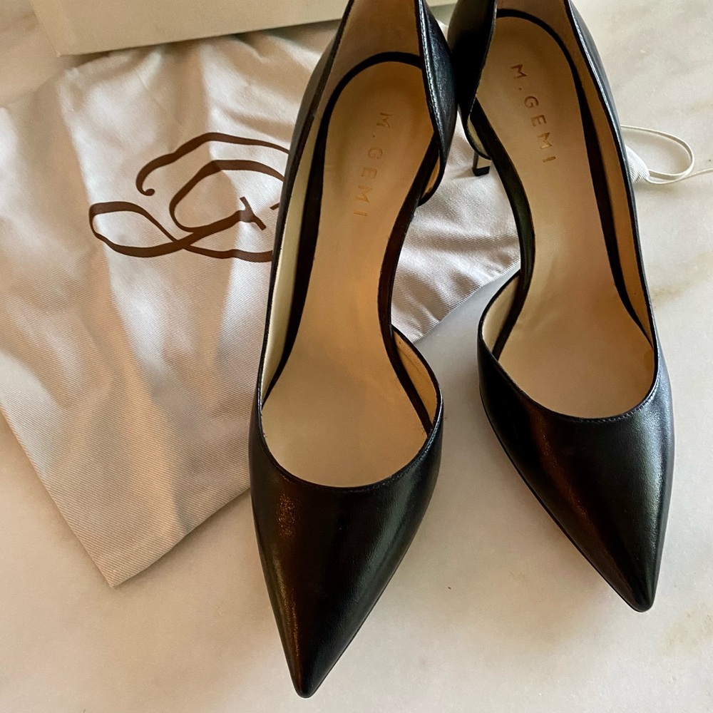 NWT- M.Gemi Italian, Handmade Classic Black Dorsay Pumps- Stunning construction
